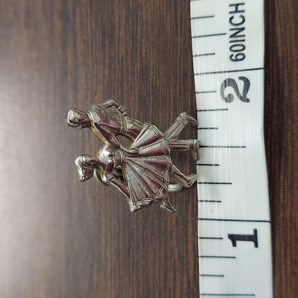 VINTAGE Screwback Silver Dancers Earrings - Picture 4 of 4